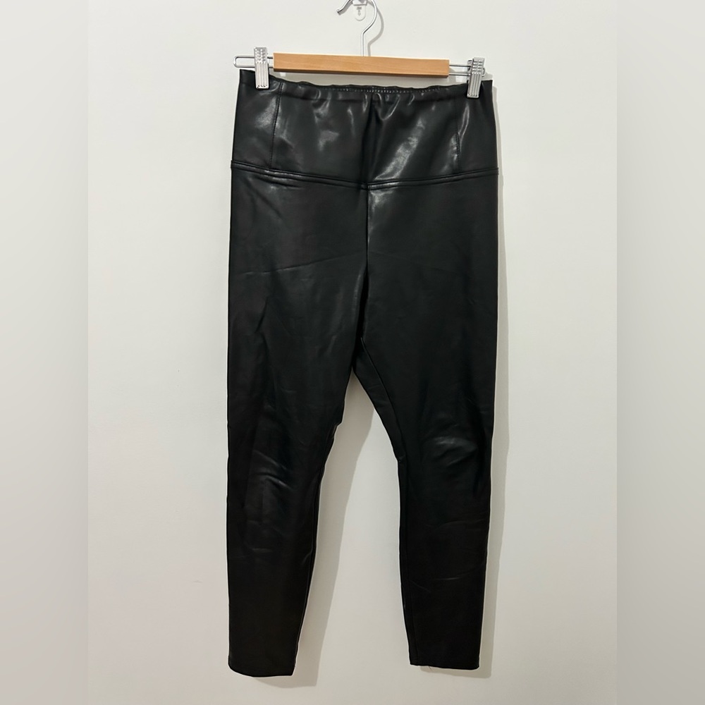 The perfect faux leather legging 🖤